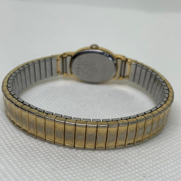 Vintage pulsar women watch 17mm oval quartz glowing in the dark 6.5” running - Picture 6 of 8